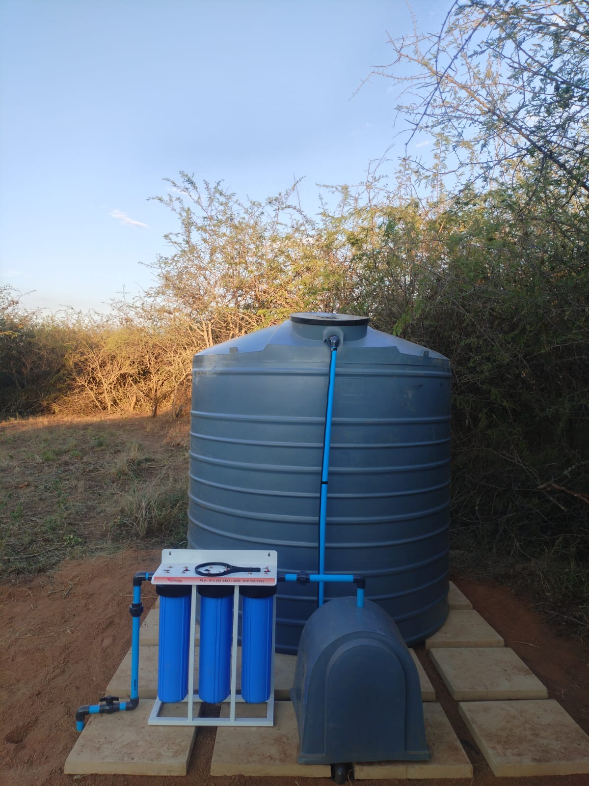 Bushveld tank installation with three-stage filter